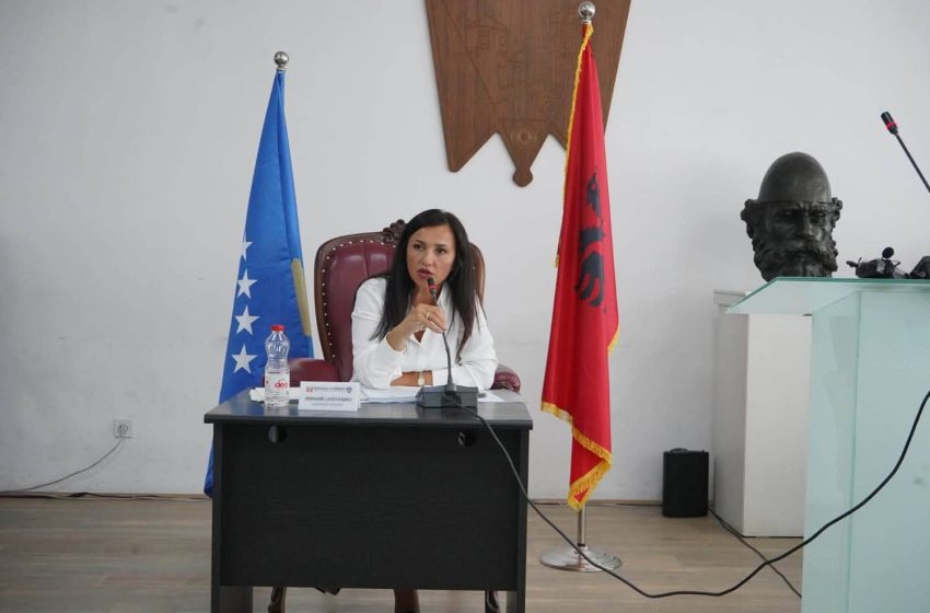  Kryesuesja e Kuvendit Komunal të Gjilanit reagon pas tensioneve në seancë: Nuk do të zmbrapsem nga ushtrimi i detyrës