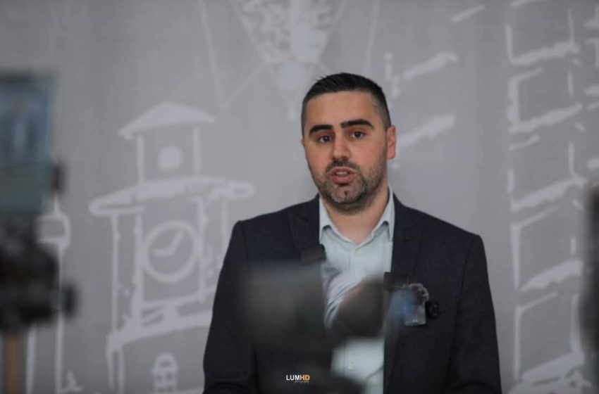  Reagon Kushtrim Kadriu nga Partia “Vatra”: “Do ta votoj deponinë në Malishevë” – vazhdon debati në Kuvendin Komunal të Gjilanit
