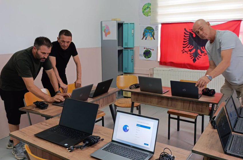  Shkolla “Liria” në Pogragjë pajiset me 10 laptopë falë donacionit të Celonis Labs GmbH nga Gjermania