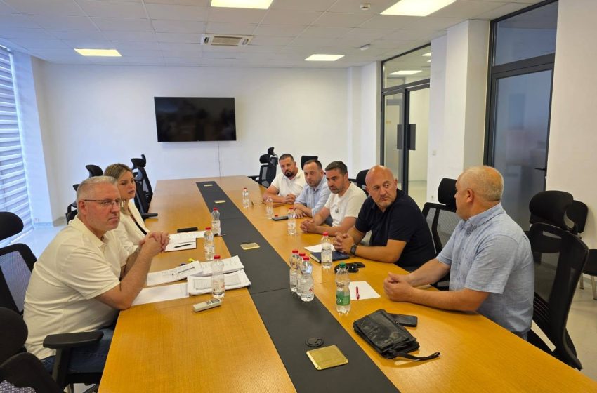  Diskutohen reformat në shëndetësinë e Gjilanit, Komuna zhvillon takim me subjektet politike