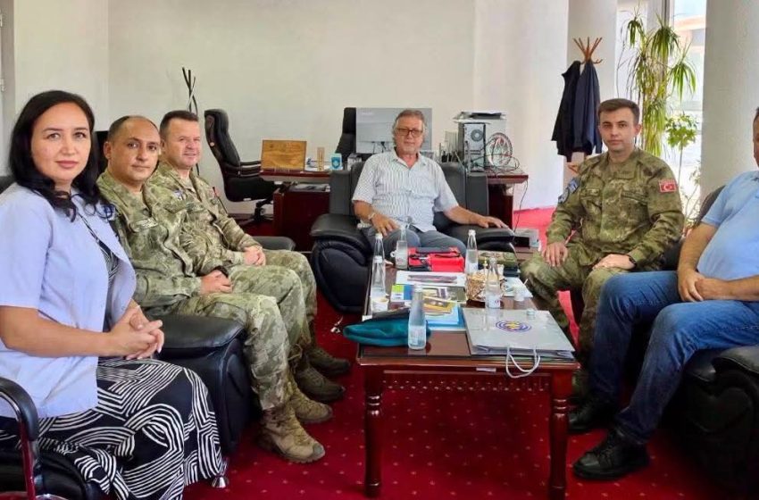  KFOR-i Turk viziton Spitalin e Përgjithshëm Gjilanit