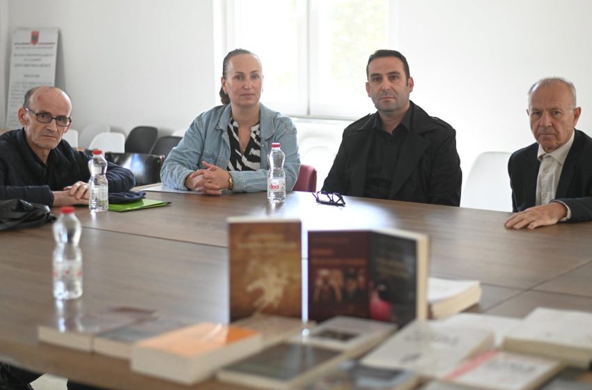  Biblioteka e Qytetit “Drita” pasurohet me 92 tituj të rinj shkencorë