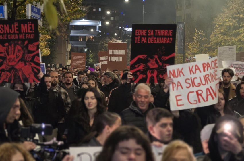  PROTESTA PËR ARLINDA ZEKAJN VAZHDON SOT NË PRISHTINË