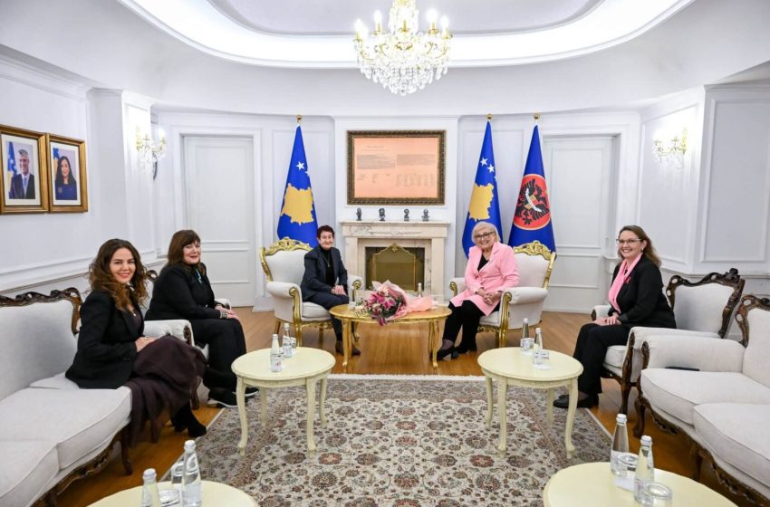  Presidentja Shiroka Pula takon tri akademike, diskutojnë për arsimin dhe shkencën