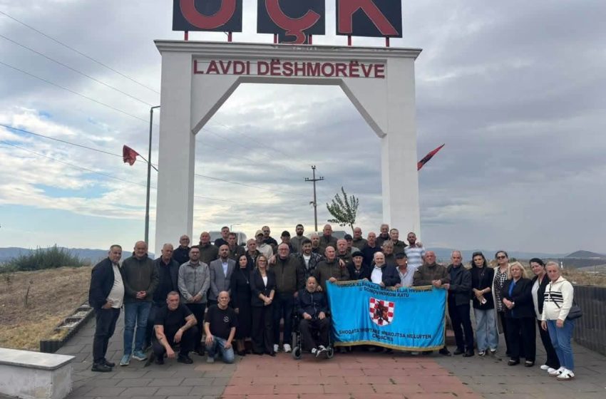  Delegacioni i veteranëve shqiptarë dhe kroatë nderon dëshmorët në Gjilan
