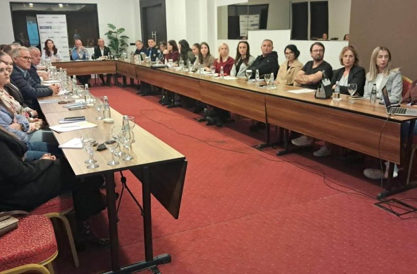  Nxënësit e “Sahit Baftiu” në tryezën “Siguria në shkolla” në Gjilan