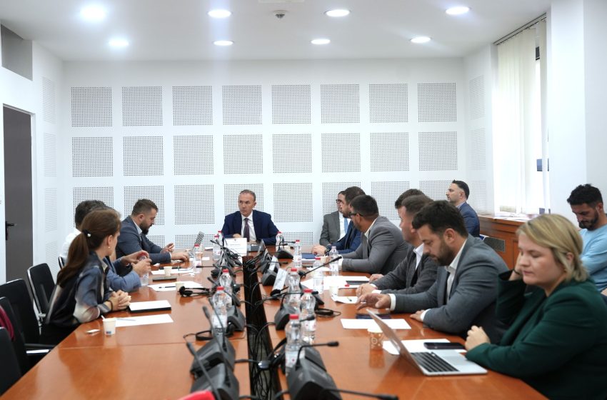  KEINTI nën drejtimin e Arben Mustafës mbajti takim, mori pjesë edhe deputetja Liza Gashi nga Gjilani