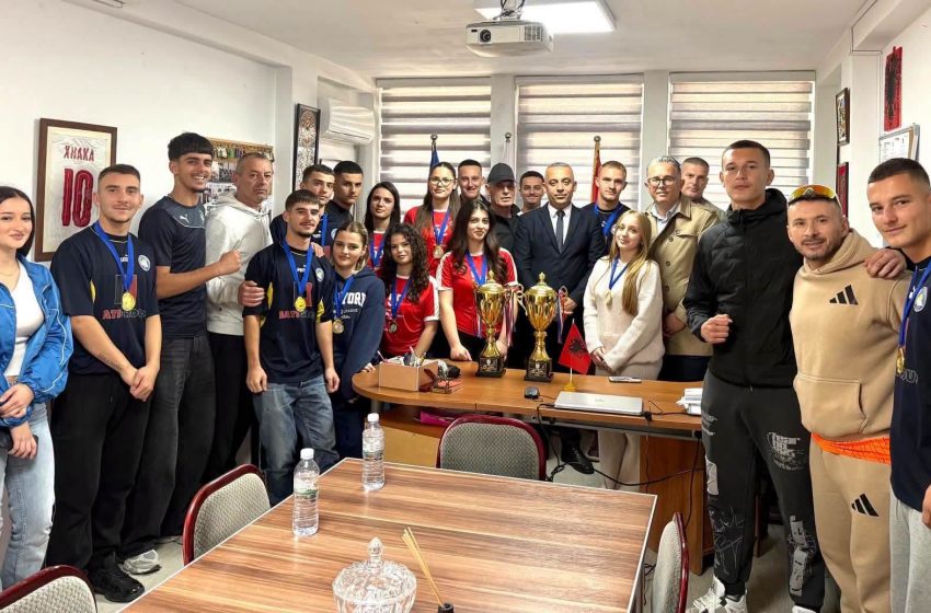  GJIMNAZI “ZENEL HAJDINI” KAMPION I GJILANIT DHE I REGJIONIT TË ANAMORAVËS NË HENDBOLL