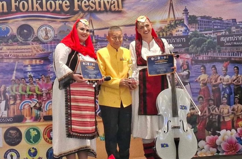  EKSLUZIVE: Artistet gjilanase Arzie Jusufi & Taria Shabani fitojnë “Gold Cup” në Tajlandë, përfaqësojnë denjësisht Kosovën