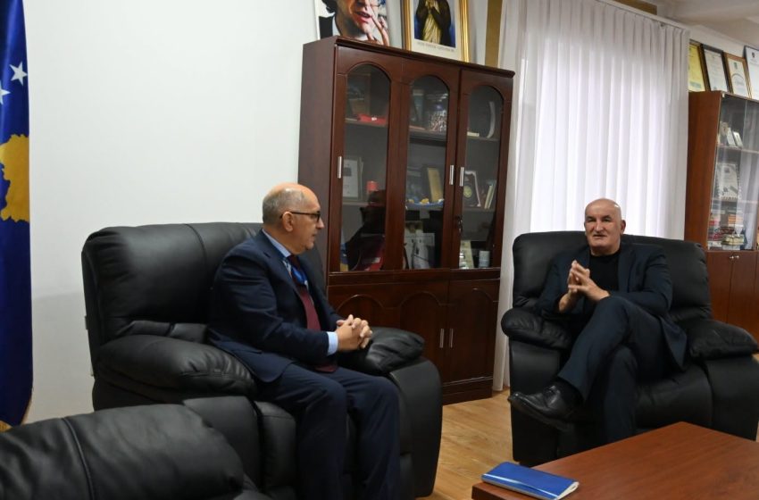  Kryetari Haliti priti në takim drejtorin e Zyrës Rajonale të OSBE-së në Gjilan, Igli Totozani