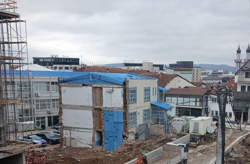  Kadriu kundërshton ruajtjen e një pjese të burgut të vjetër në oborrin e objektit të ri komunal në Gjilan