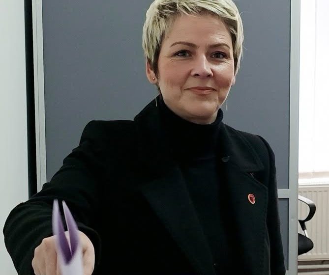  Ardita Sinani: ARRITJE HISTORIKE: Shqiptarët marrin 2 mandate në Kuvendin e Serbisë