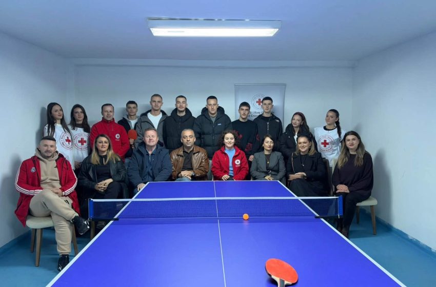  GJILAN: NXËNËSIT E GJIMNAZIT “ZENEL HAJDINI” KRIJOJNË HAPËSIRË REKREATIVE DHE NDIHMOJNË NJË FAMILJE NË NEVOJË